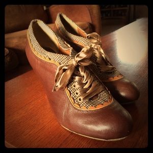 Poetic License About the Benjamins Heels